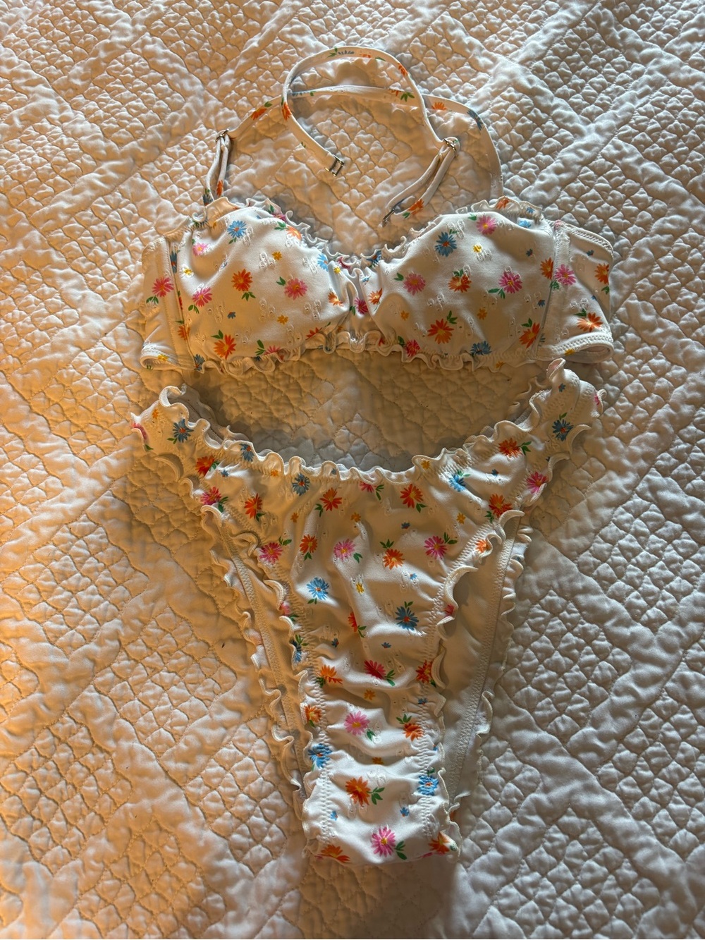 Wild fable White Floral Ruffle Bikini Set - Women’s Swim